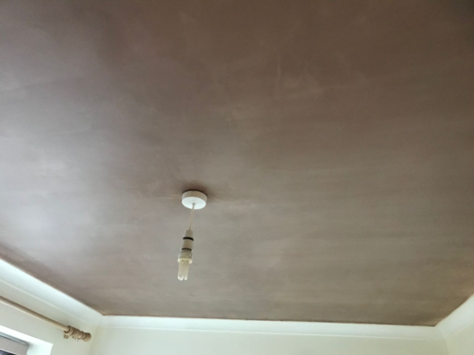 An artex ceiling skimmed smooth with float and set